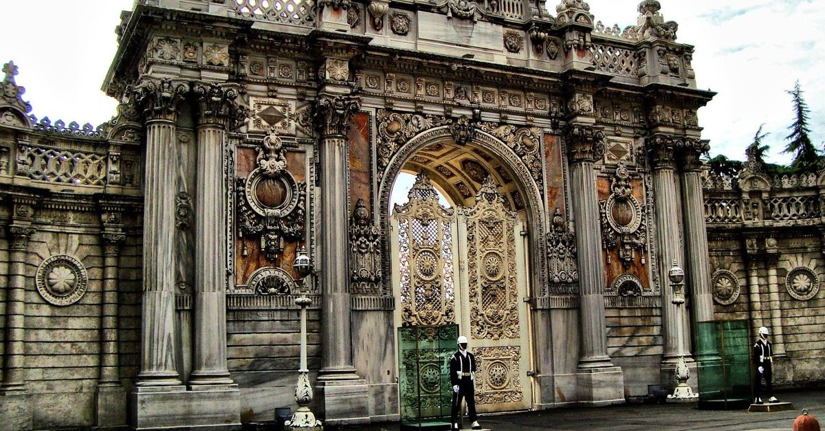 Istanbul: Full-Day Tour with Dolmabahce & Bosphorus Cruise