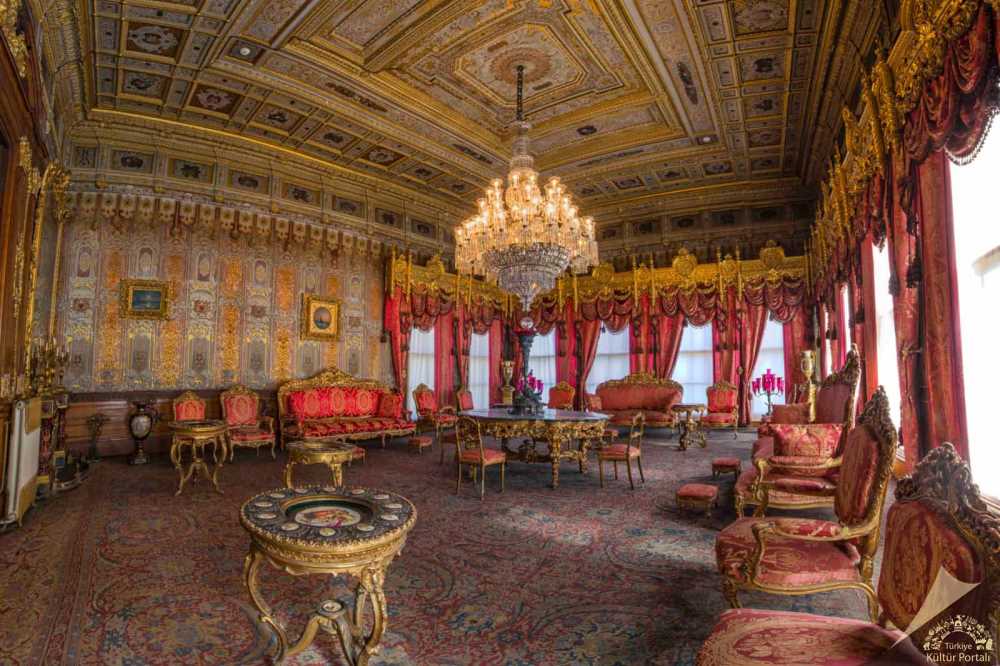 Istanbul: Full-Day Tour with Dolmabahce & Bosphorus Cruise