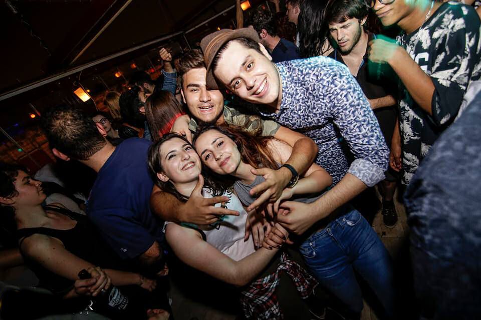 Istanbul 7-Hour Pub Crawl: Big Night Out