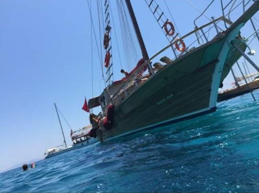 Bodrum Peninsula Private Boat Tour with Lunch