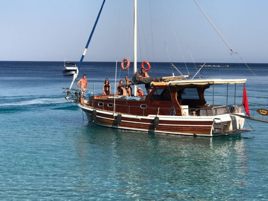 Bodrum Peninsula Private Boat Tour with Lunch