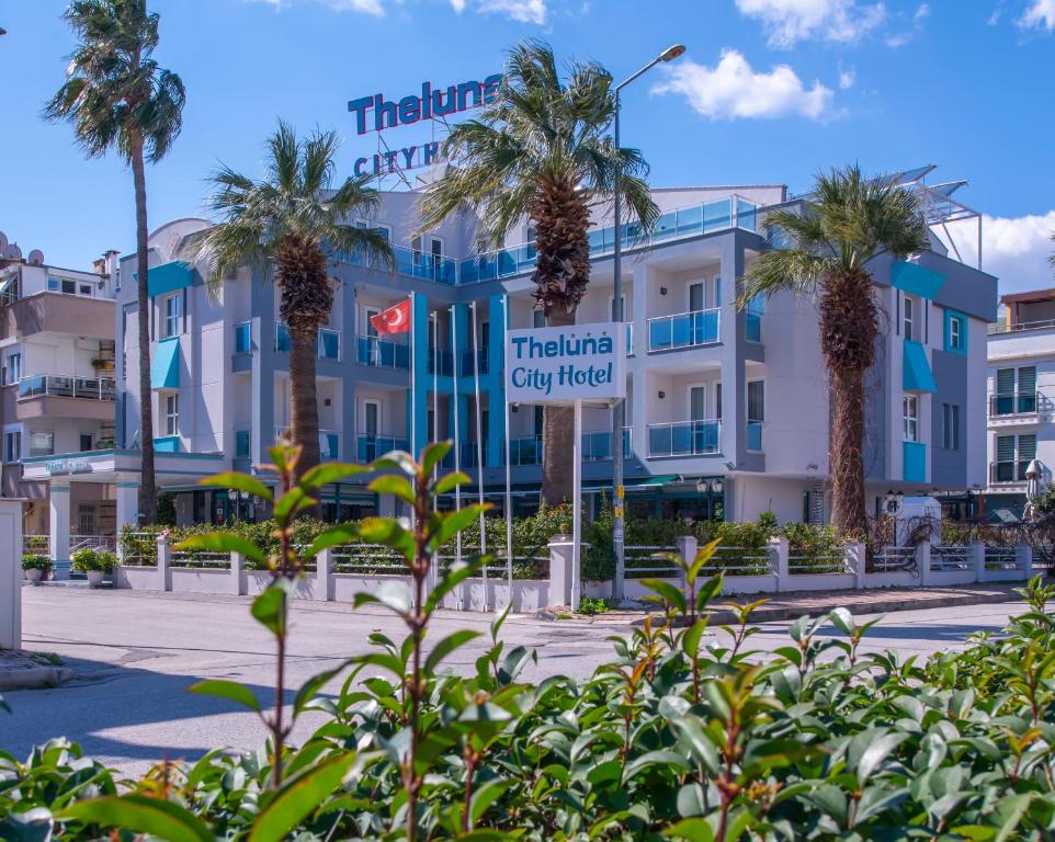 Theluna City Hotel