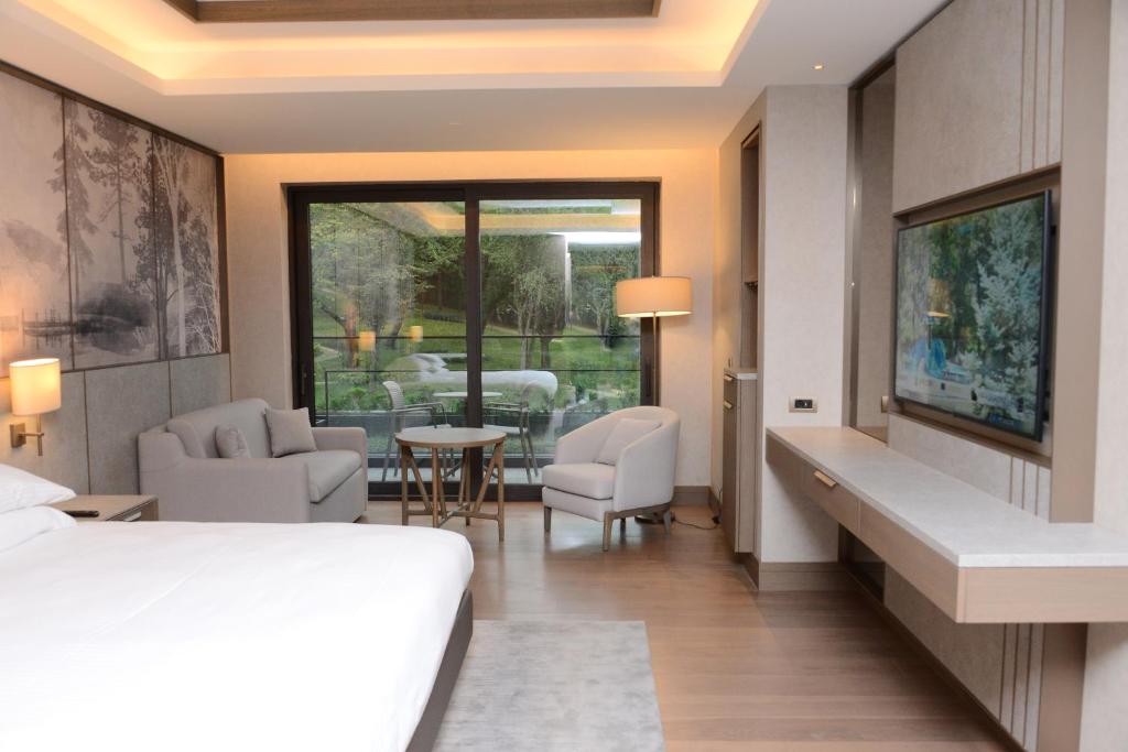 Superior Deluxe with Terrace