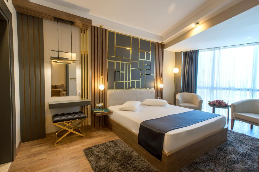 One Bedroom Suite with Lake View (1+1)