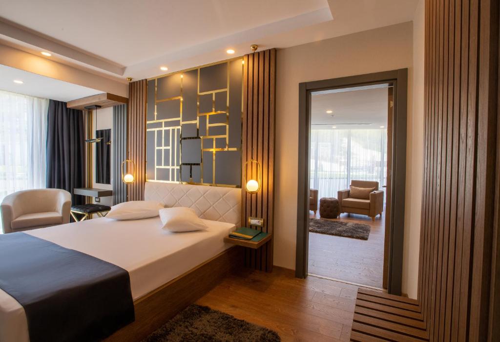 Junior Suite with Balcony Garden View