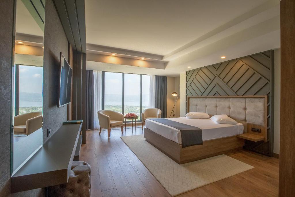 Superior Double Room with Lake View