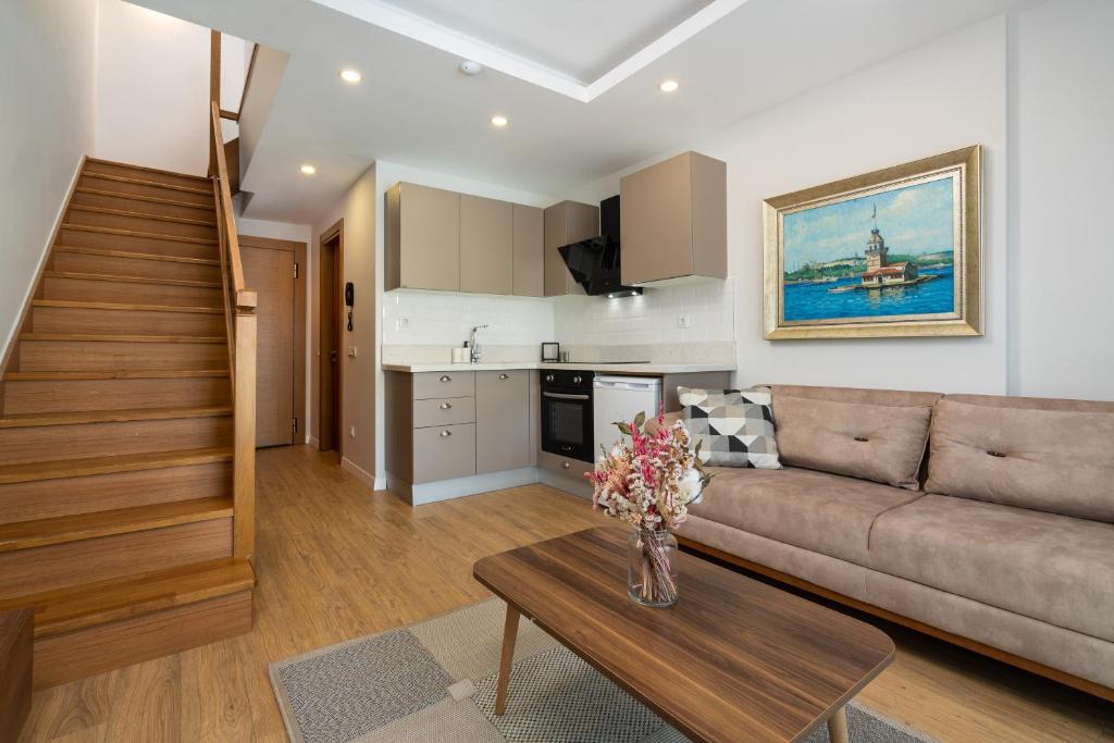 Duplex Suite with Pool View