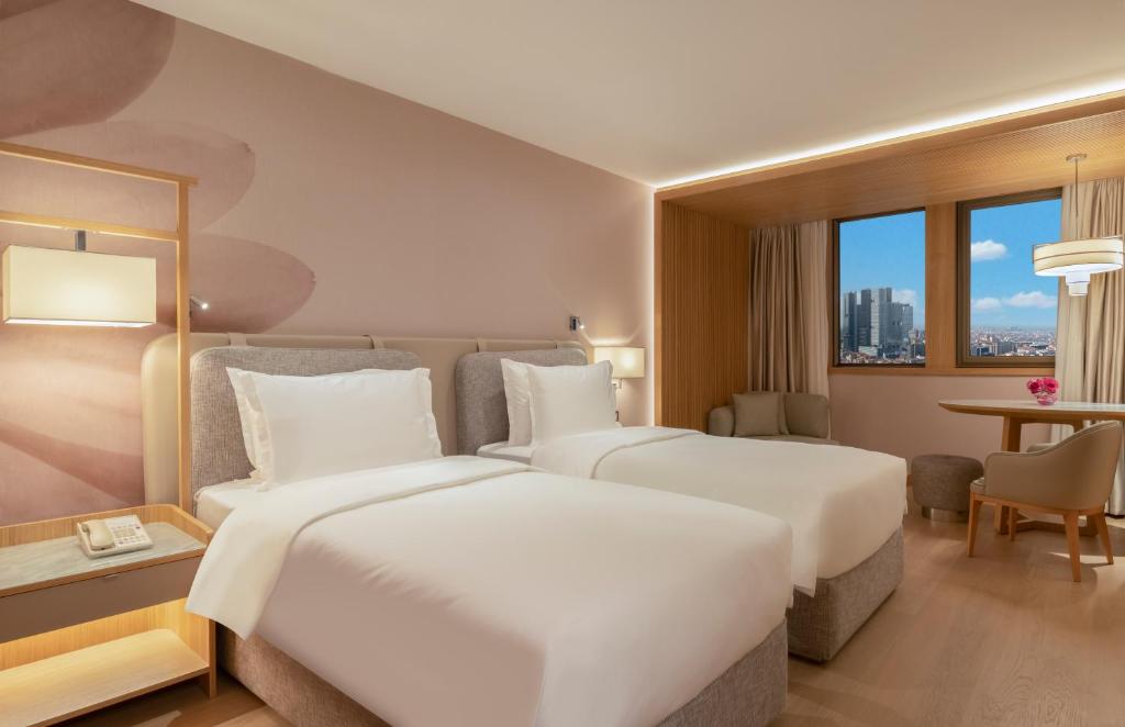 Superior Room City View Twin Bed