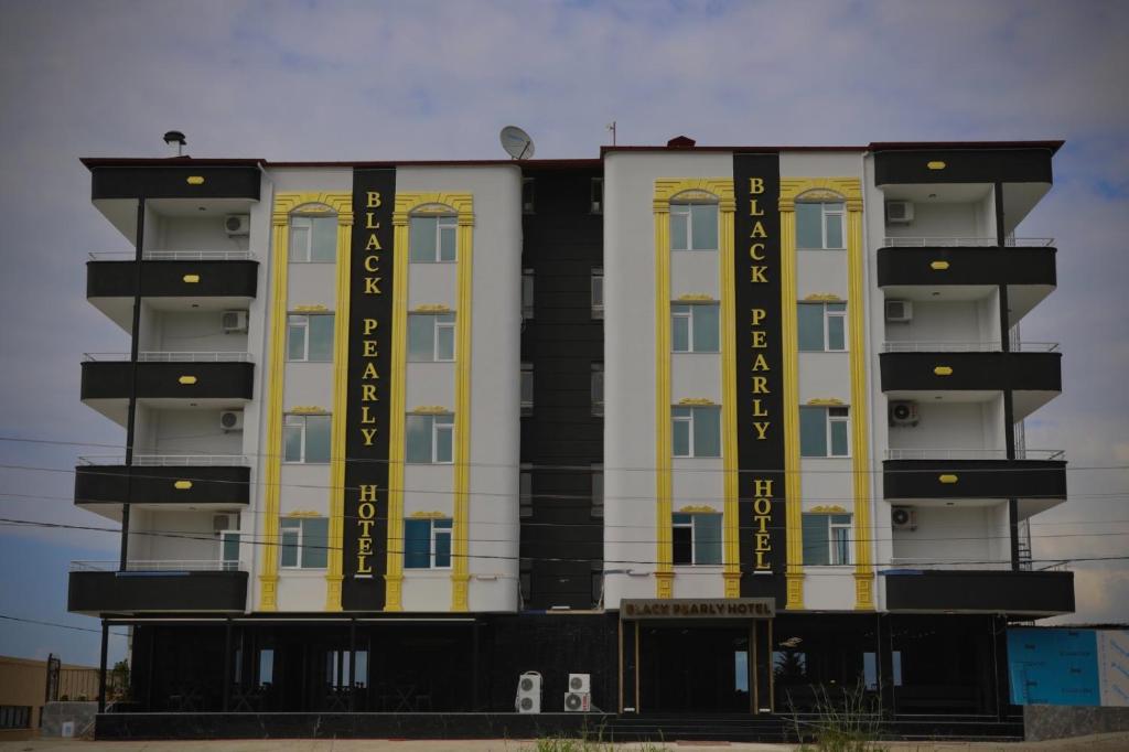 Black Pearly Hotel