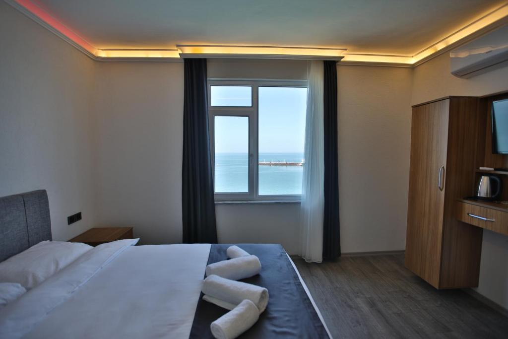 Deluxe Double Room with Balcony and Sea View