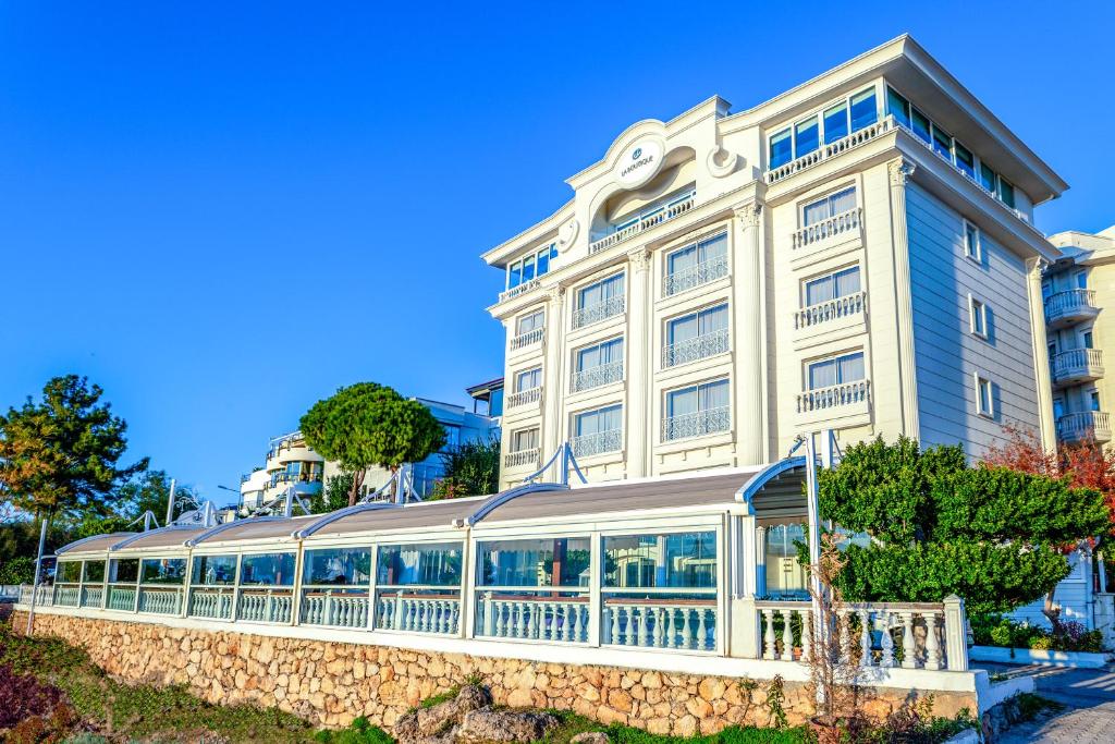La Boutique Hotel & Suites