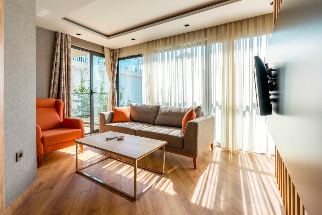 Grand Deluxe Suite Room