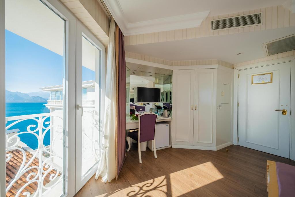 Partial Sea View Room