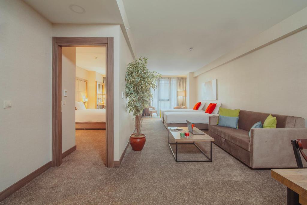 Connecting Room