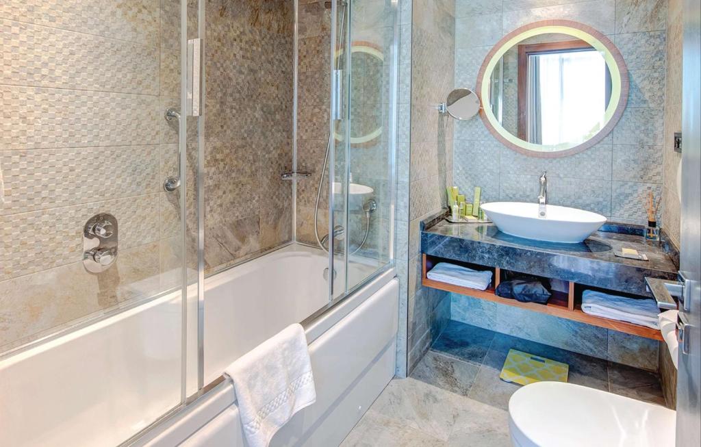 One-Bedroom King Suite with Terrace