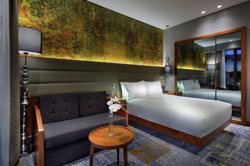 Queen Guest Room