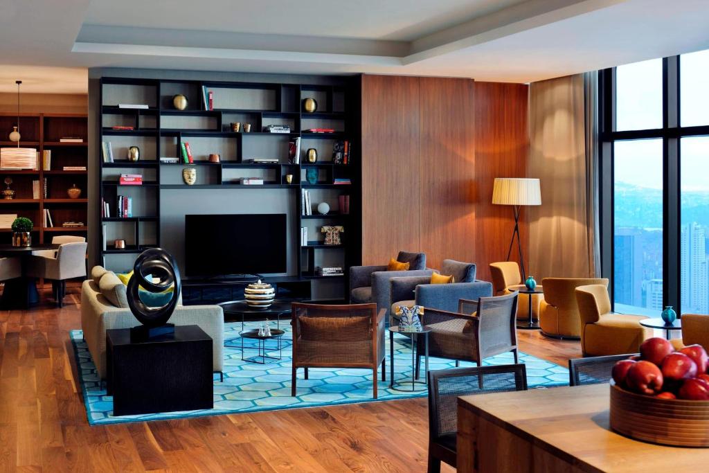 family room City view