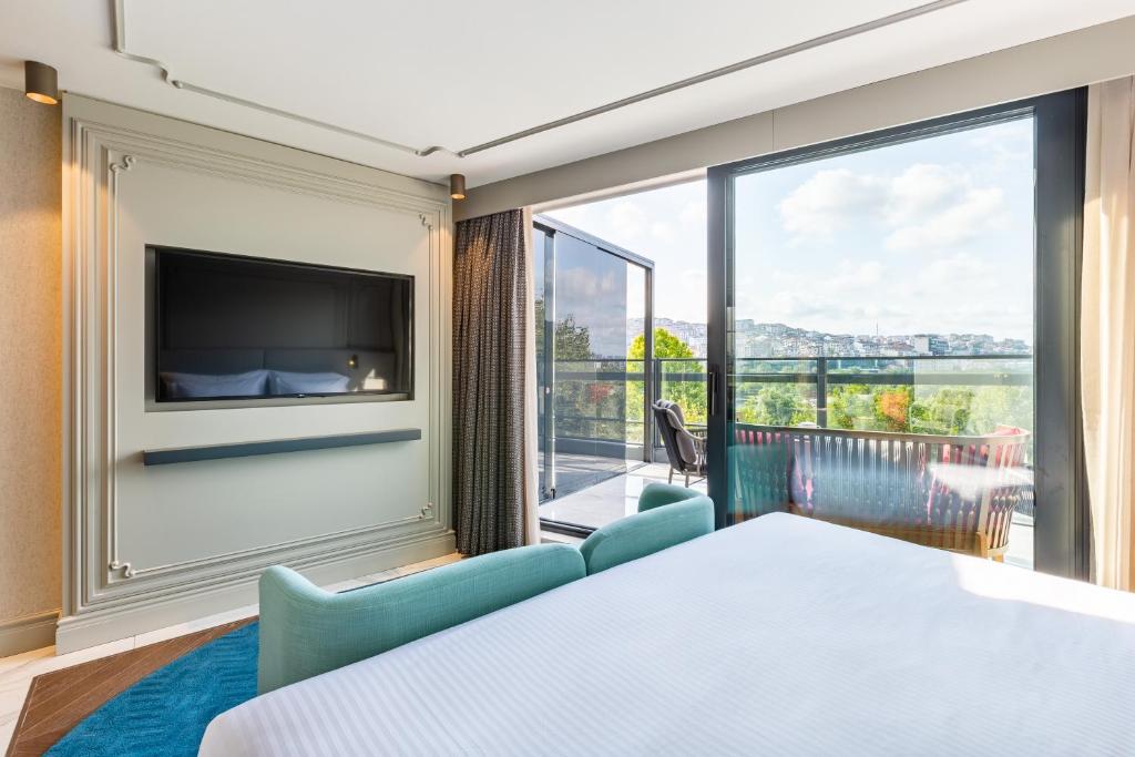 Junior Suite with Terrace and Bathtub