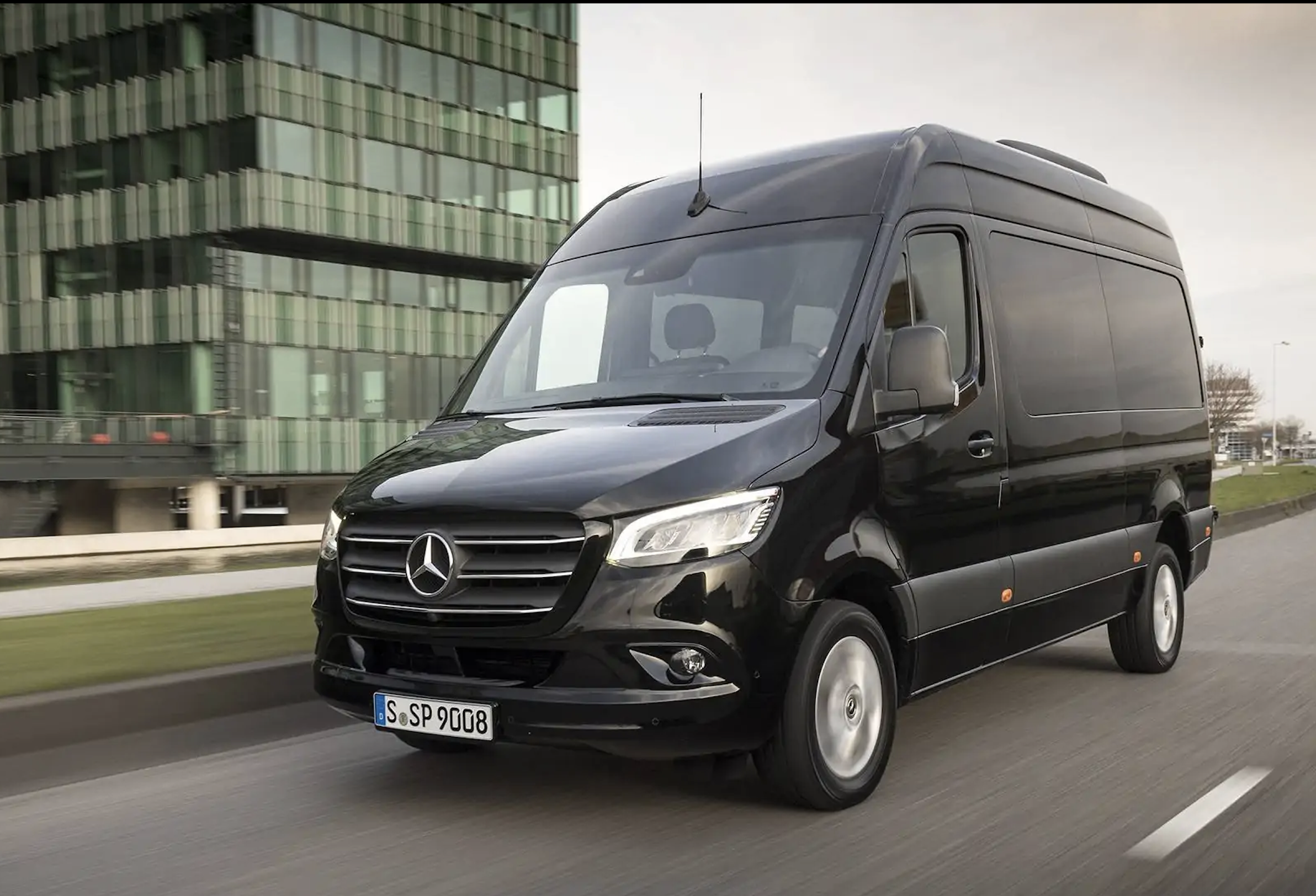 Istanbul Airport (IST) to City Center - Mercedes SPR?NTER