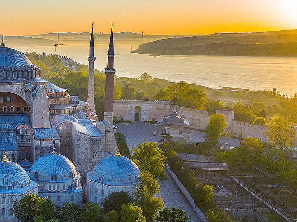 Explore Istanbul?s Iconic Landmarks with Our Full-Day Private City Tour