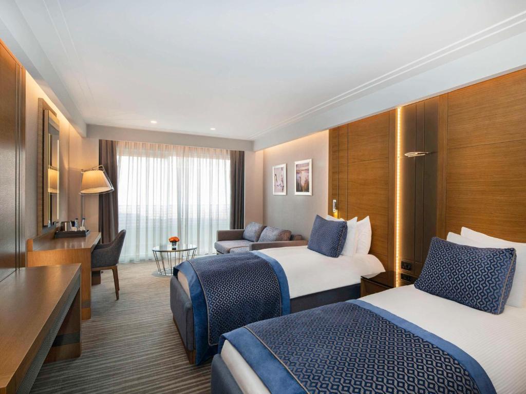Superior room with twin beds