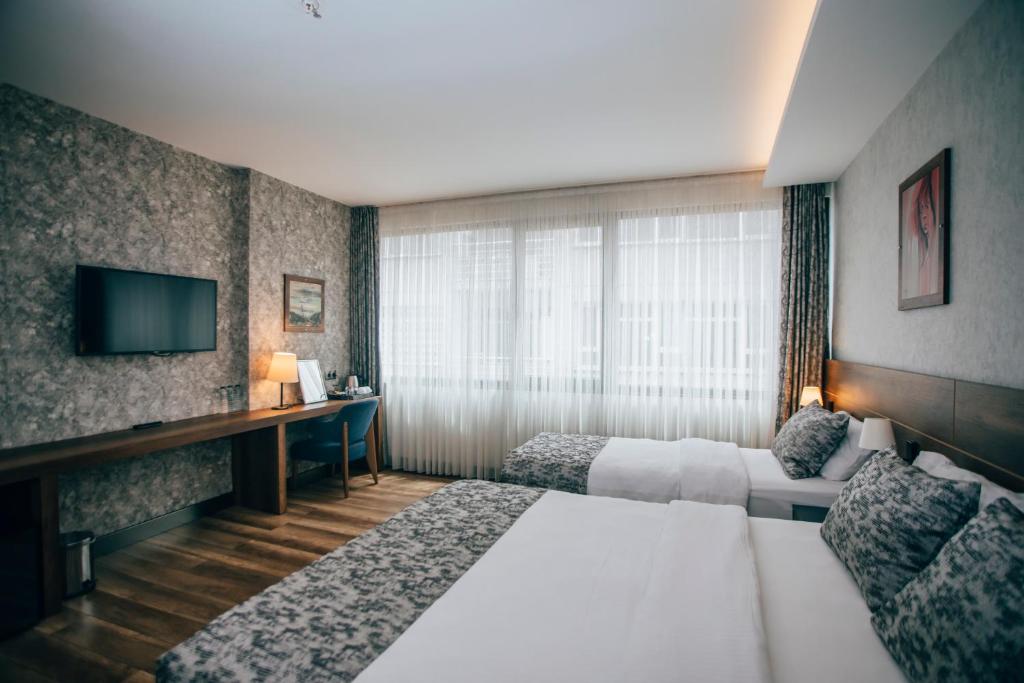 One-Bedroom Suite with Sofa Bed