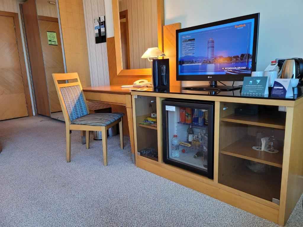 Standard King Room with Sea View - Smoking