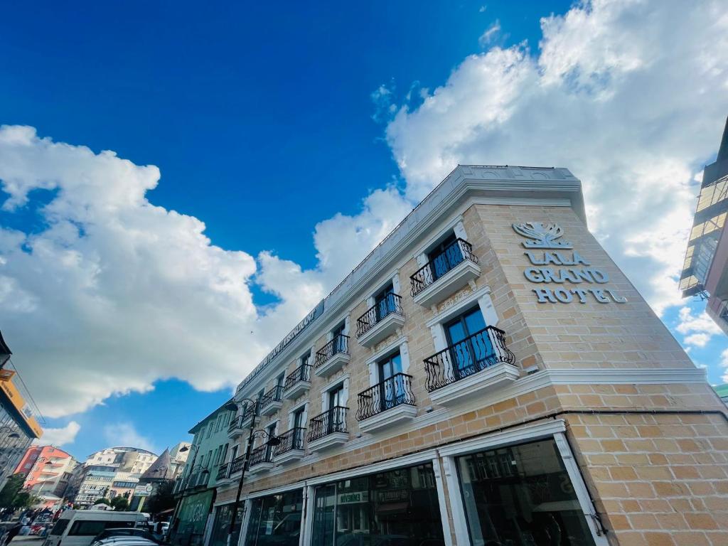 LaLa Grand Hotel