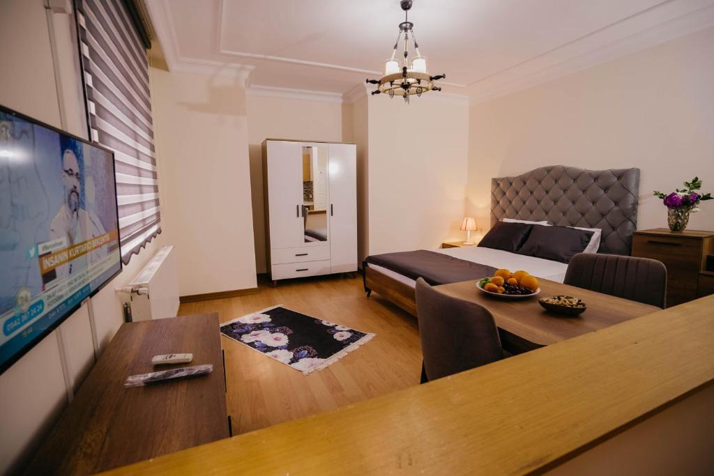 Deluxe Double Room (2 Adults + 1 Child)