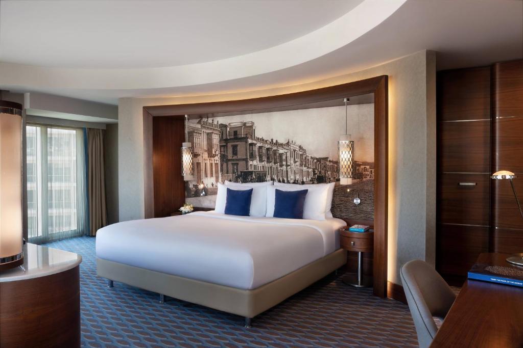 Executive Suite with Partial Sea View and Spa Bath