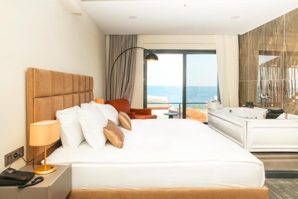 King Suite with Sea View