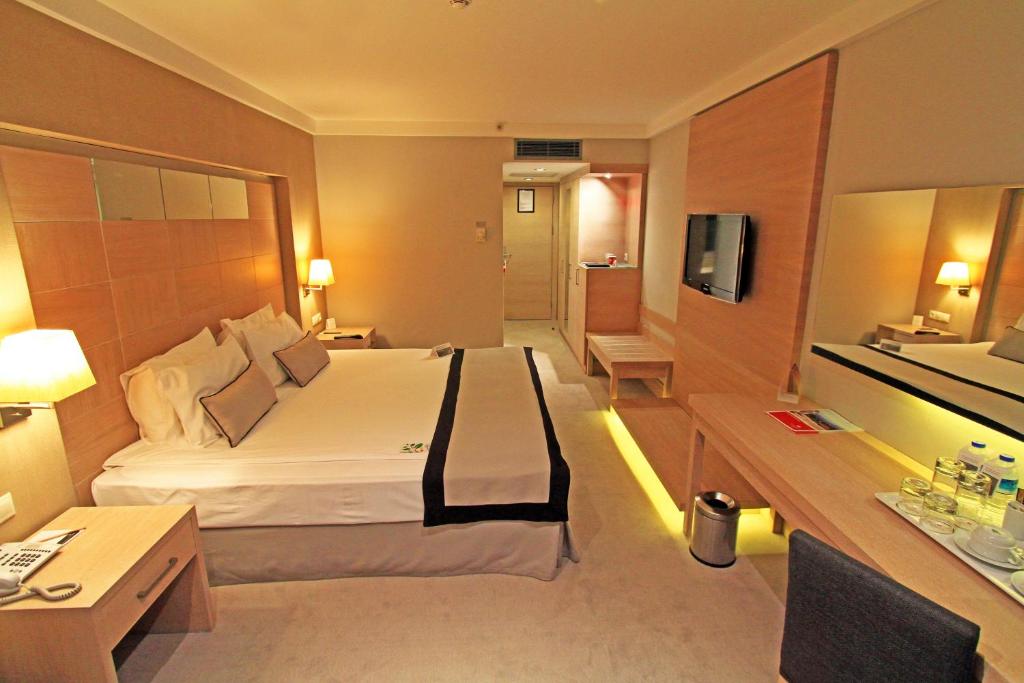 Standard Room with Garden View