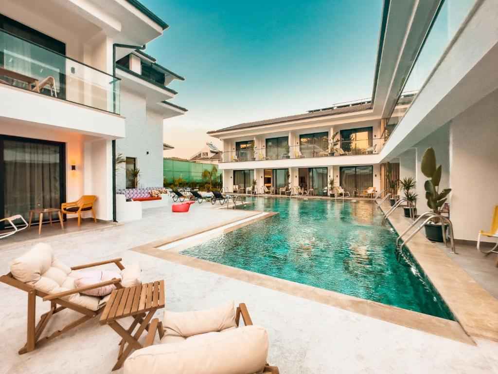 S-cape Hotel